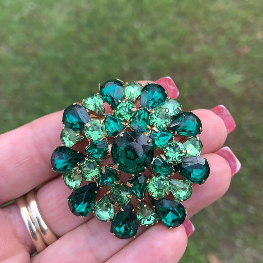 Vintage Gold-tone Green Rhinestone Domed Brooch - Picture 1 of 17